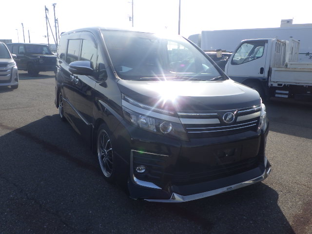 Toyota Voxy ZS