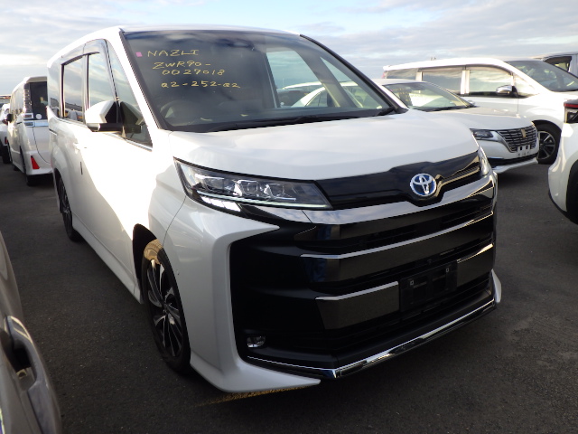 Toyota Noah Hybrid S-Z